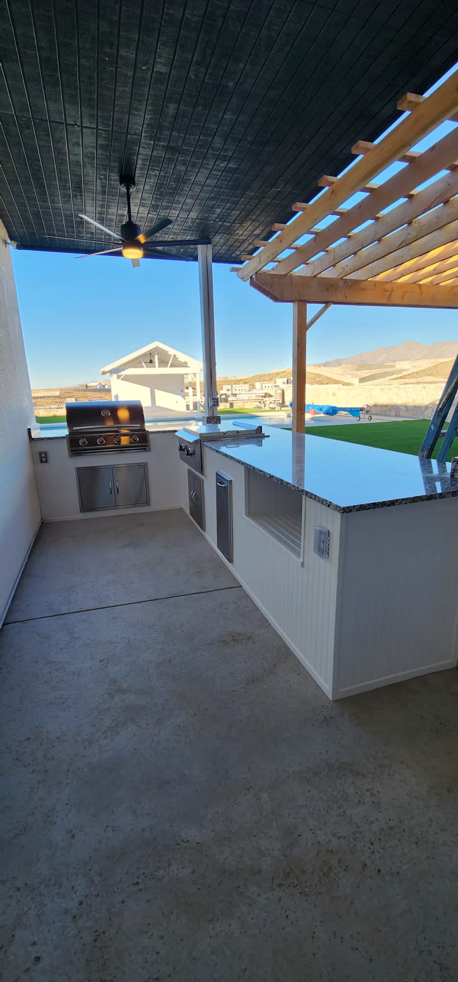 Modern Outdoor Kitchen